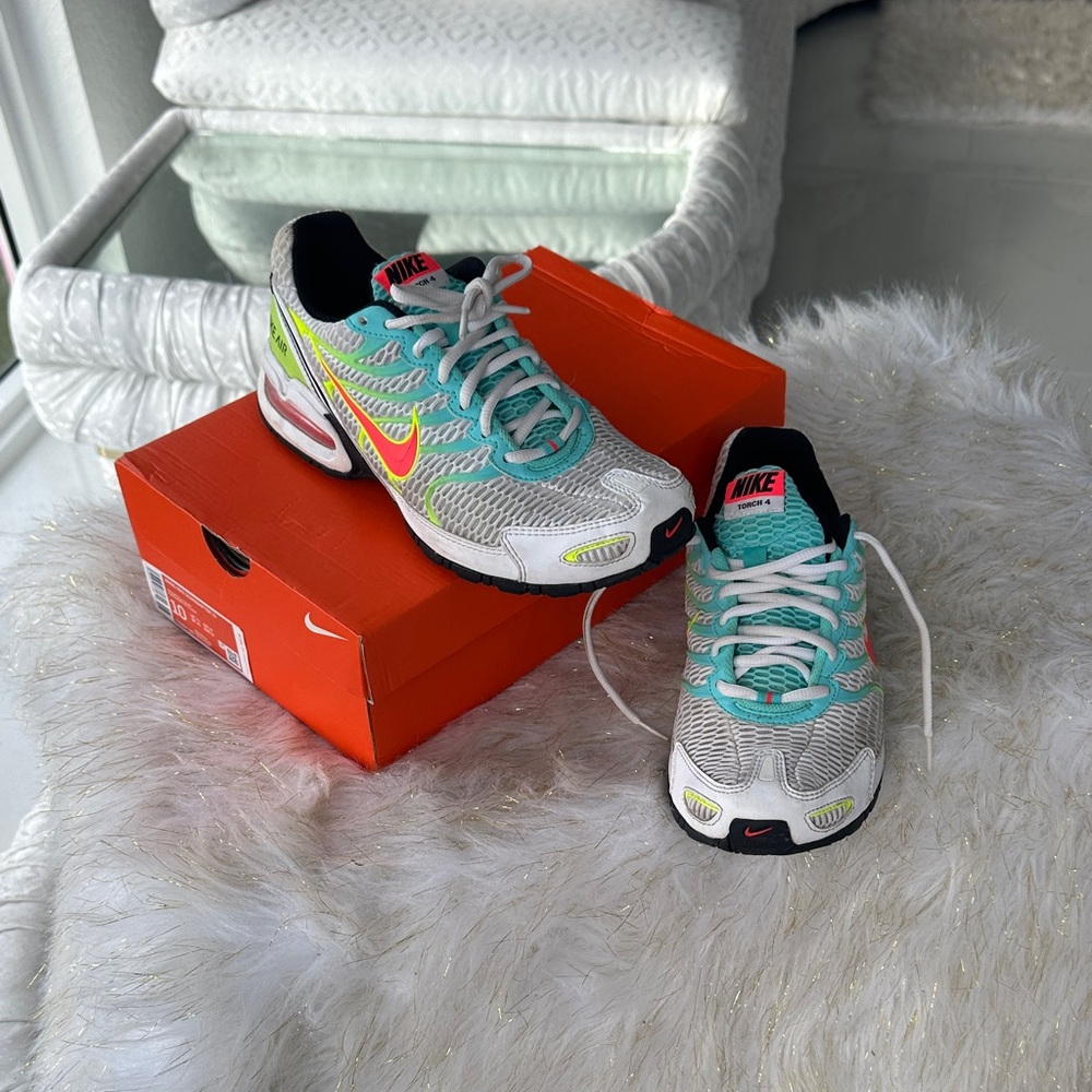Nike Women's Torch 4